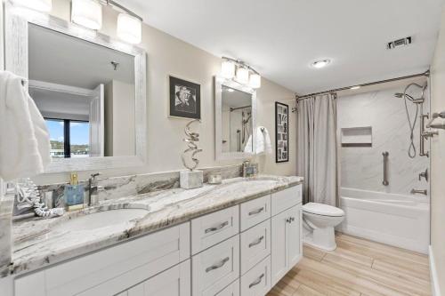 Ένα μπάνιο στο Watercrest 401 Amazing wrap around balcony