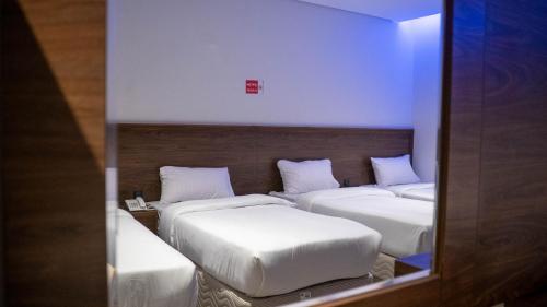 Кровать или кровати в номере Durrat AlJawharah Hotel Makkah