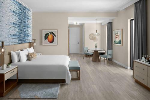 The Belgrove Resort & Spa, West Palm Beach, Autograph Collectionにあるベッド