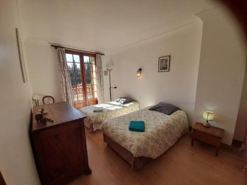 Postel nebo postele na pokoji v ubytování Maison provençale chaleureuse avec piscine