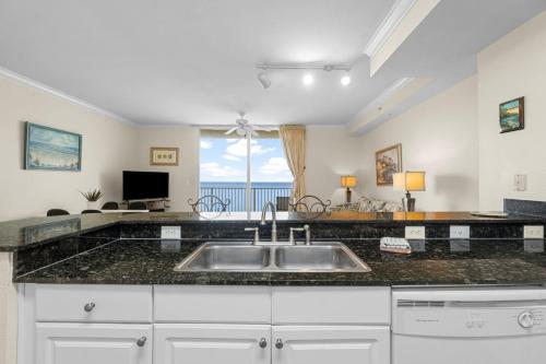 Köök või kööginurk majutusasutuses Tidewater Resort Unit 2003