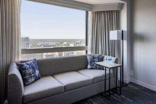 Χώρος καθιστικού στο Richmond Marriott