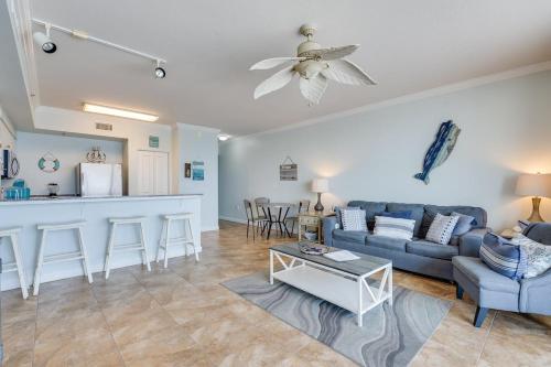 Gallery image of Shores of Panama 602 2 BR 2 Ba beachfront balcony in Panama City Beach
