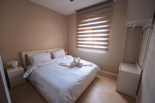 Cama ou camas em um quarto em Modern 2 BED & 2 BTH APT Sliema