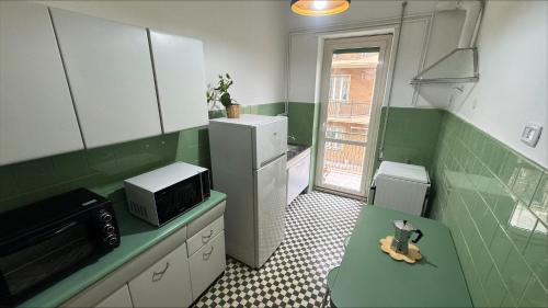 Kuchyň nebo kuchyňský kout v ubytování DOMUS REMO Room #1
