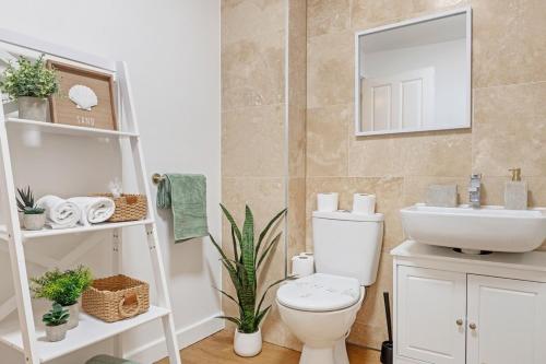 a bathroom with a toilet and a sink at Lovely Refurbished 2 Bedroom Apartment in Nottingham