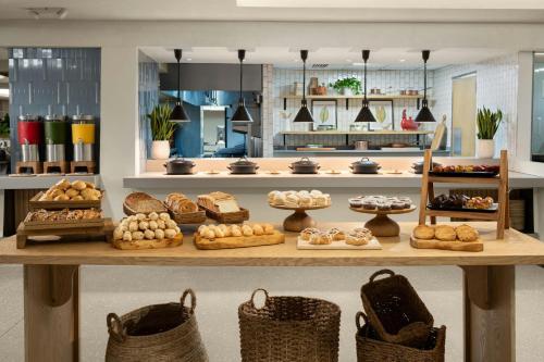 Mâncare la sau în apropiere de acest complex