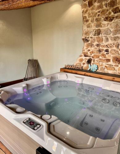 Grande maison avec jacuzzi couvert