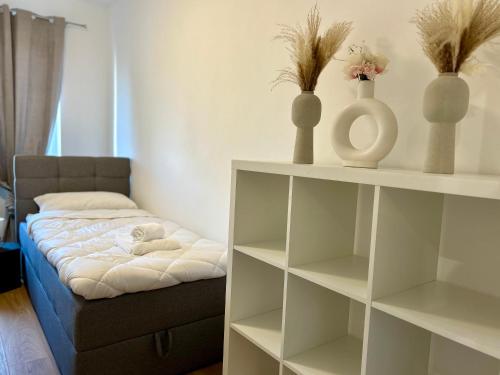 Postel nebo postele na pokoji v ubytování Wohlfühl-Apartment mit gemütlichem Balkon