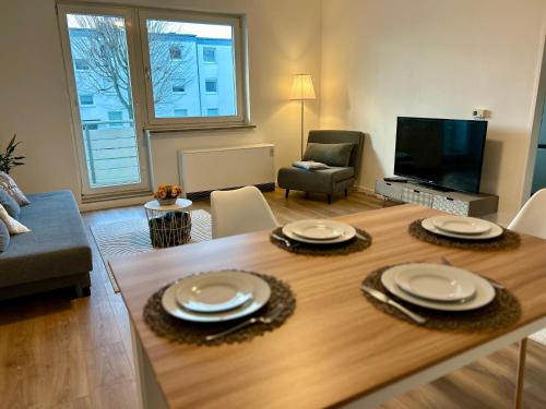 TV a/nebo společenská místnost v ubytování Wohlfühl-Apartment mit gemütlichem Balkon