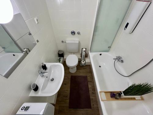 Koupelna v ubytování Wohlfühl-Apartment mit gemütlichem Balkon