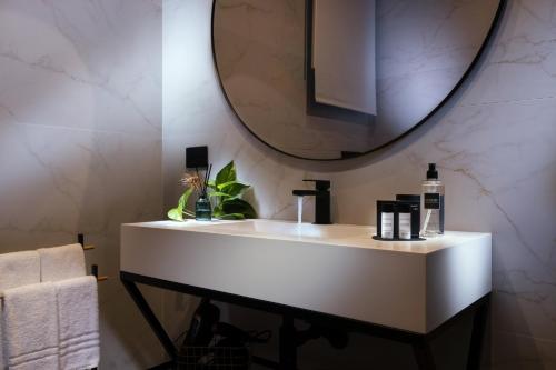 CM Luxury Apartment photo 16