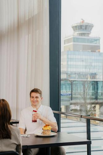 Гости Courtyard by Marriott Prague Airport