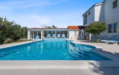 Gorgeous Home In Neoric With Sauna