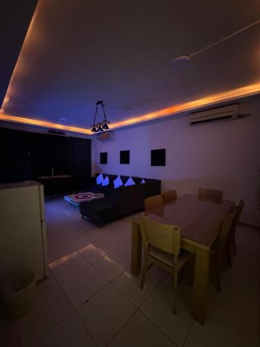 a living room with a table and a couch at درة العروس - شاطيء الحالمة - شاطيء صالح للسباحة - شاليه فاخر in Durat  Alarous