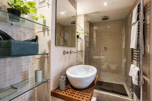 Your nest with wooden ceilings in Monti