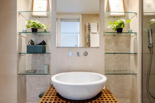 Your nest with wooden ceilings in Monti