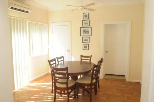 a dining room table with chairs and a ceiling fan at Dubbo RSL Club Motel in Dubbo