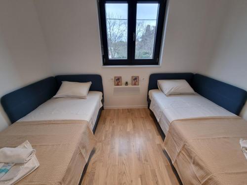 Apartment Dora with private parking