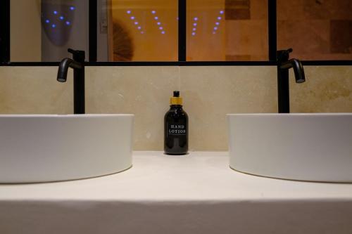 AMA, suite avec baignoire balnéo et sauna privé photo 12