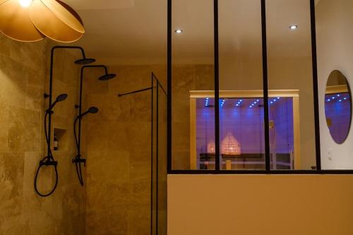 AMA, suite avec baignoire balnéo et sauna privé photo 8