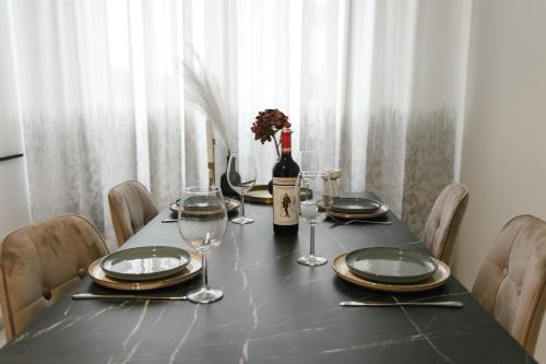 Φωτογραφία από το άλμπουμ του Charming, Spacious and Luxurious 2BR apartments in Chișinău Center - GrandStay στο Kισινάου