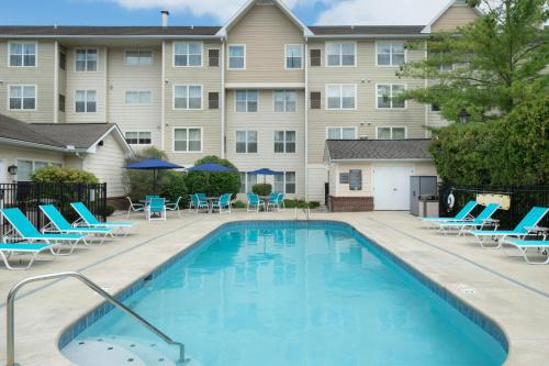 Bazén v ubytování Residence Inn by Marriott Dayton Troy nebo v jeho okolí