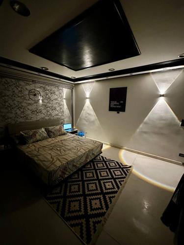 A private room exclusively for men, offering comfort and convenience for a relaxing stay