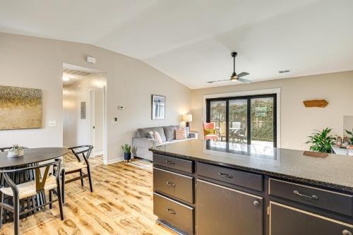 Φωτογραφία από το άλμπουμ του 4 Mi to UNCW Quiet Wilmington Escape σε Γουίλμινγκτον