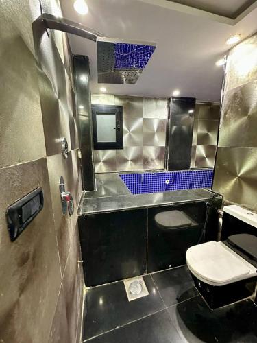 Koupelna v ubytování A private room exclusively for men, offering comfort and convenience for a relaxing stay