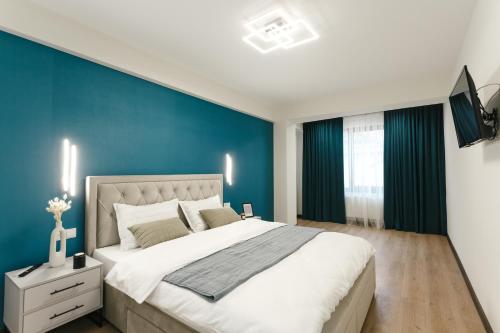 Ένα ή περισσότερα κρεβάτια σε δωμάτιο στο Charming, Spacious and Luxurious 2BR apartments in Chișinău Center - GrandStay