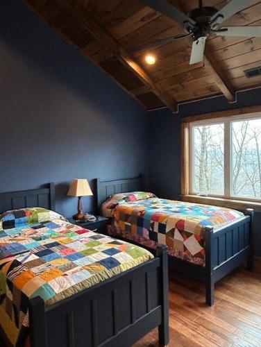 a bedroom with two twin beds and a window at The Sky Breeze in Topton