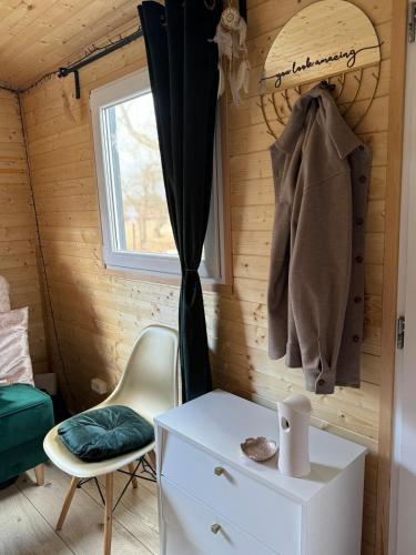 a small room with a bed and a window at Tiny House v Balijském stylu v srdci Slovácka in Uherský Ostroh