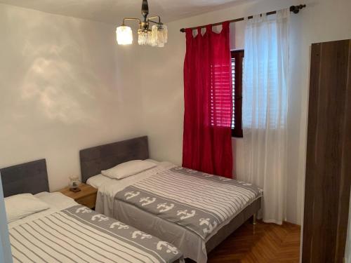 Apartments with parking space Rogoznica - 23796