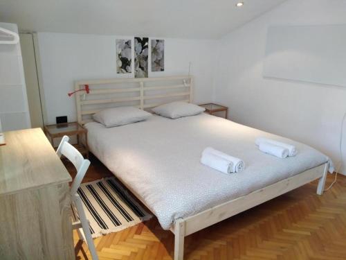 Apartments with a parking space Losinj, Losinj - 23816