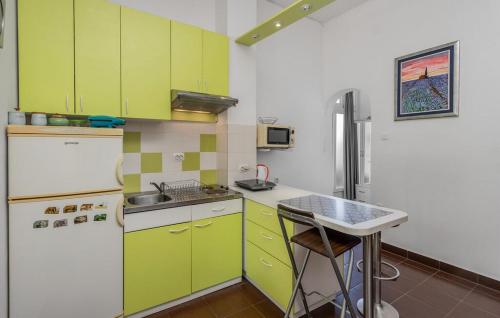 Holiday apartments Novi Vinodolski - 23822