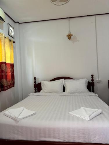 Кровать или кровати в номере Vang Vieng Green hotel 1