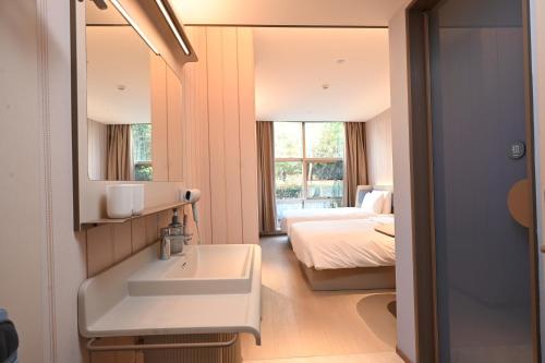 Cama o camas de una habitación en Hanting Hotel Shanghai New International Expo Center Jinxiu Road