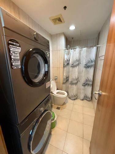 Ένα μπάνιο στο 1 Bedroom Homestay in 8 Adriatico Manila