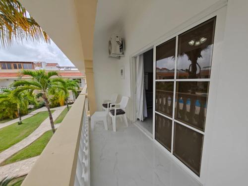 a balcony of a house with a view of the yard at Residencial Las Estrellas in Boca Chica
