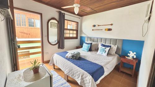 Postel nebo postele na pokoji v ubytování POUSO DE ICARO - POUSADA NO CENTRO de PARATY