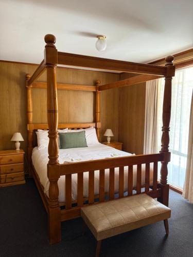 Postel nebo postele na pokoji v ubytování Clare Valley Cabins