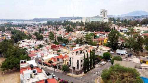an aerial view of a city with buildings at R06-C46 STUDIO frente al ITESM CEM Familias Estudiantes Empresas Ejecutivos Turistas Nómadas BIENVENIDOS!!! UBICACIÓN ESTRATÉGICA 10min Izcalli-15min Esmeralda-20min Sátelite-25min AIFA in Mexico City