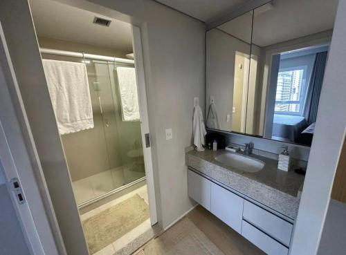 a bathroom with a sink and a shower and a mirror at Blend Smart Style, Setor Marista, Goiânia in Goiânia