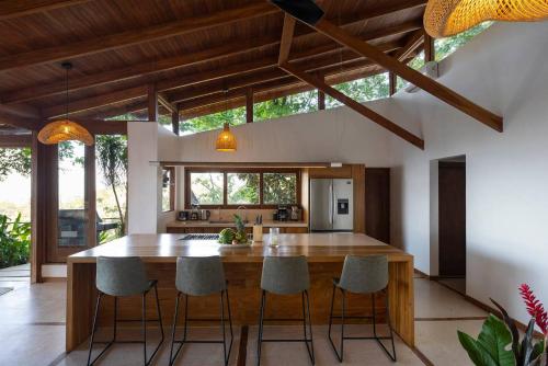 CóbanoにあるCasa Ricasunset Ocean View Pool Fiber Opticのギャラリーの写真