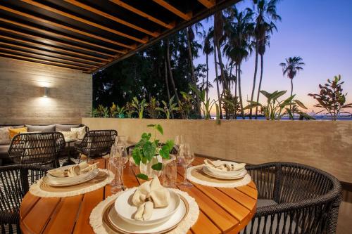 a dining room with a table and chairs at MarinaWellmina-Sunset Pool Vibes in La Paz