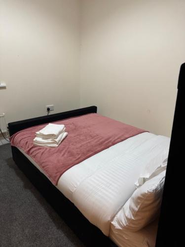 Letto o letti in una camera di 2 Bed Apartment city centre