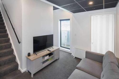 Μια τηλεόραση ή/και κέντρο ψυχαγωγίας στο Close to City, Ferry with great views and free park