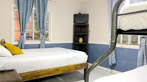 Un pat sau paturi într-o cameră la Cabañas Kanter Siole