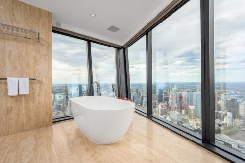 Koupelna v ubytování Luxurious Entire Top Floor Penthouse at Eureka Tower